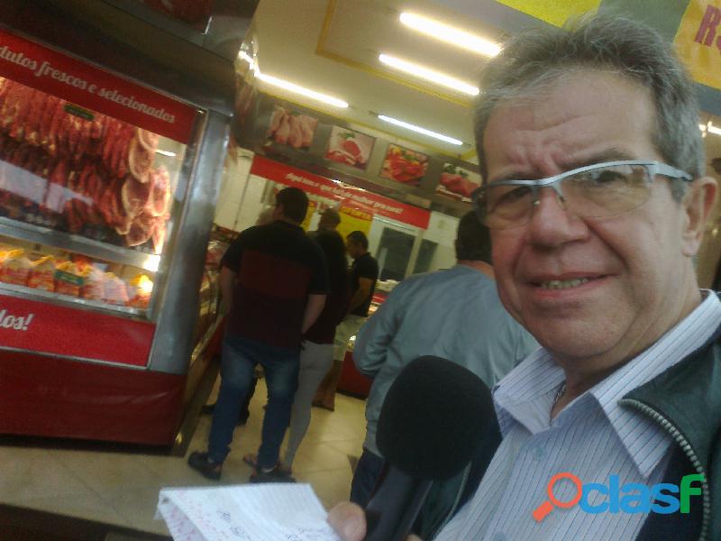 Locutor porta de loja ou palhaço para inauguração