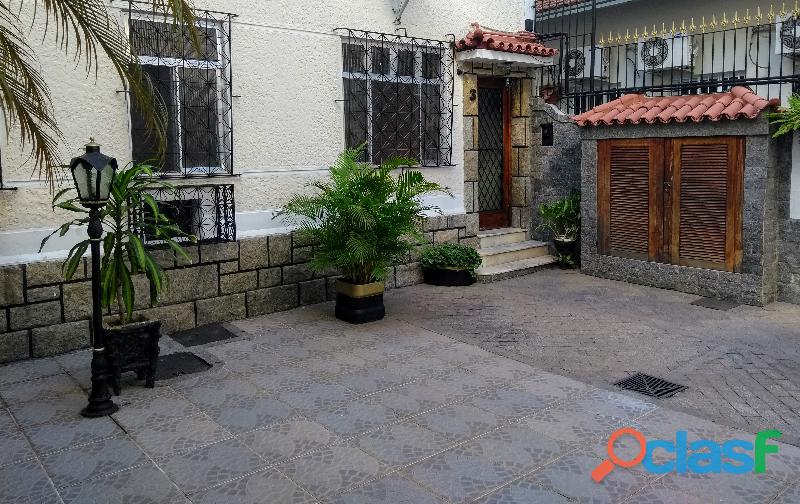 Apto tijuca com 2 qtos, predio pequeno, condominio baixo 80 m2