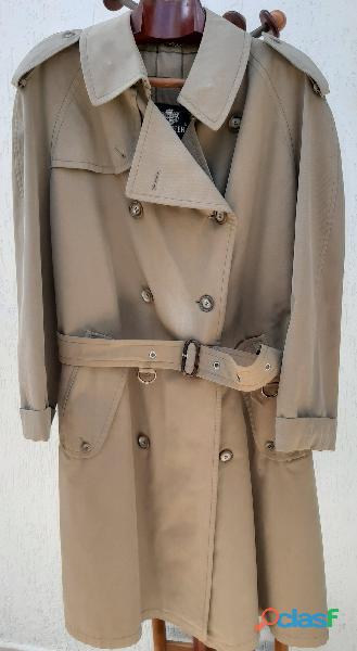 Sobretudo trench coat feminino, cor verde militar. da werther.