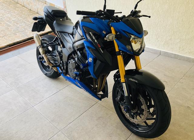 Suzuki gsx s 750