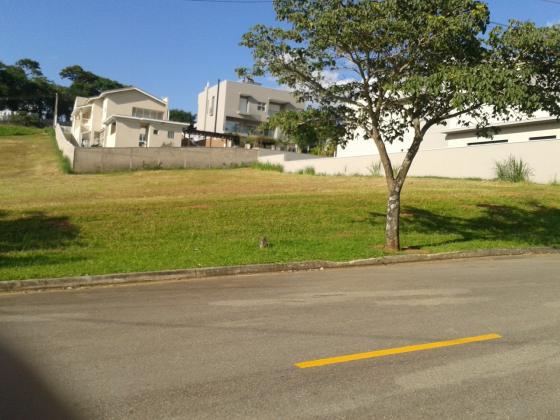 LINDO LOTE DE 1.000 m2 - VILLAGGIO PARADISO