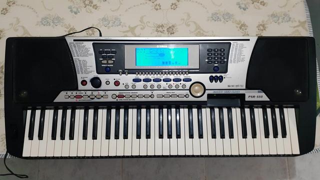 Teclado yamaha psr 550