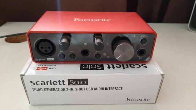 Interface de audio focusrite scarlett solo geração 3 -