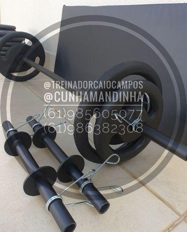 Vende-se kit musculação. barras,anilhas,colchonetes e