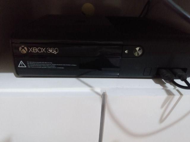 XBOX 360 bloqueado, troco por Monitor/ TV 22 polegadas