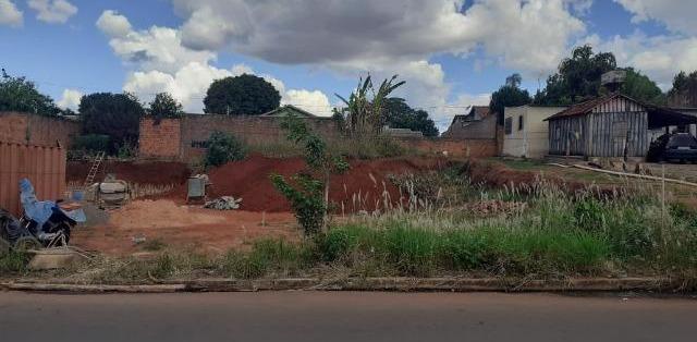 Vendo terreno no Jardim Colúmbia, no asfalto