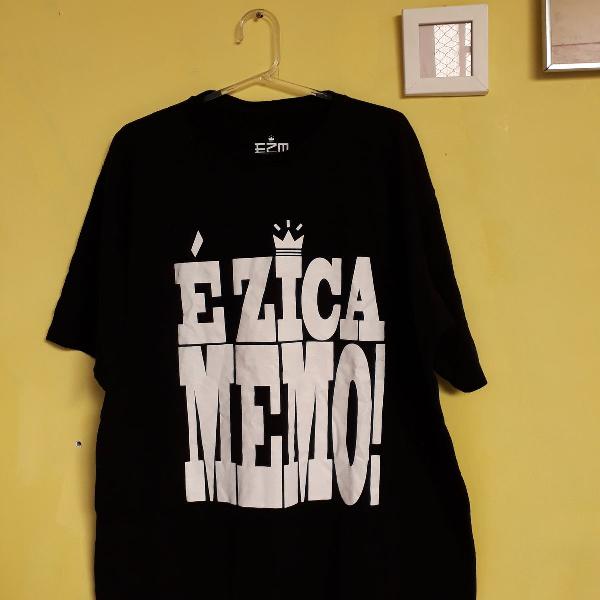 camiseta preta manga curta É Zica Memo