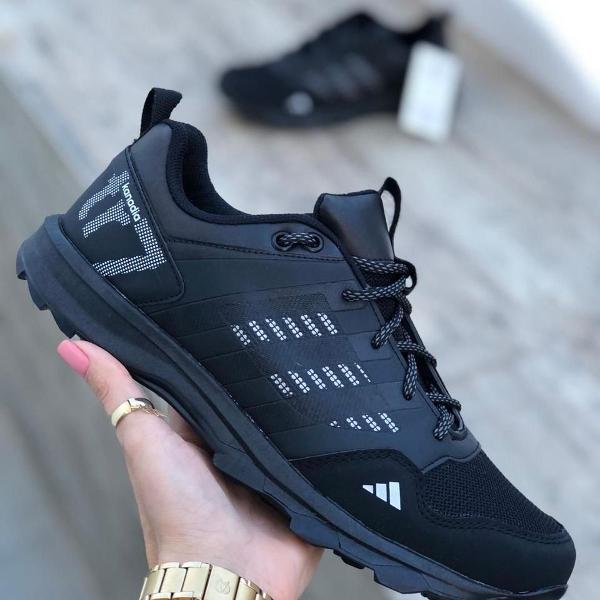 tenis adidas tr7