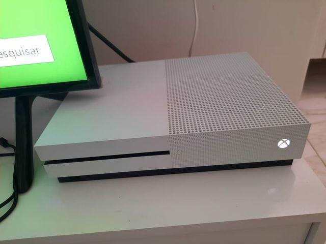 XBOX ONE S - Novíssimo na caixa - Leia