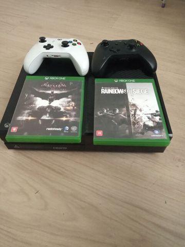 Xbox one 1TB 2 controles e 2 jogos