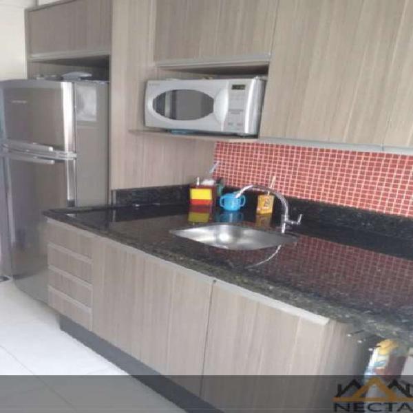 EXCELENTE APARTAMENTO SEMI-MOBILIADO, PISO LAMINADO E