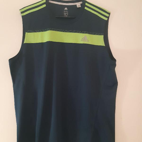 Camiseta regata Adidas running. Dry fit.