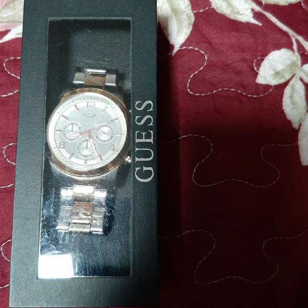 Relógio guess prats e rose.