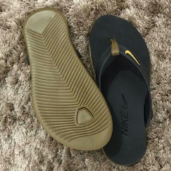 Chinelo Nike Preto Dourado