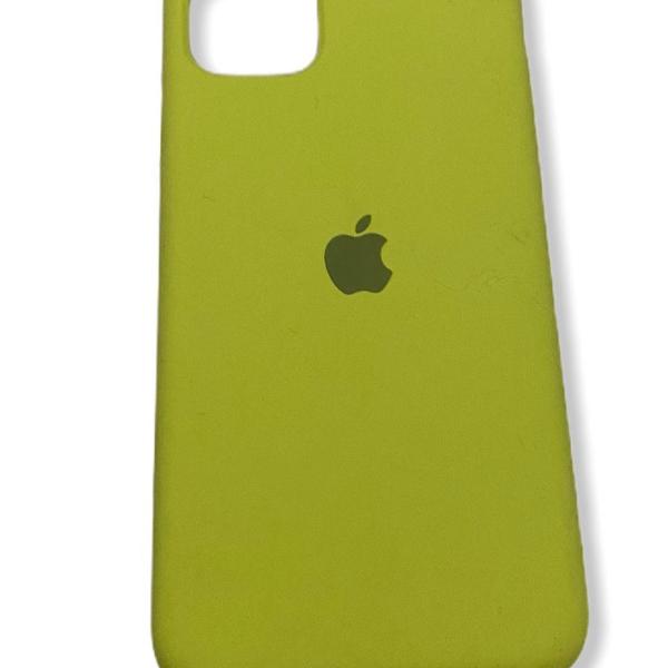 case capinha em silicone com logo maçã toda fechada iphone