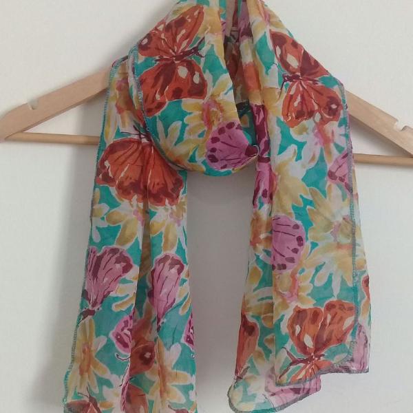 Lenço feminino estampa floral e borboleta