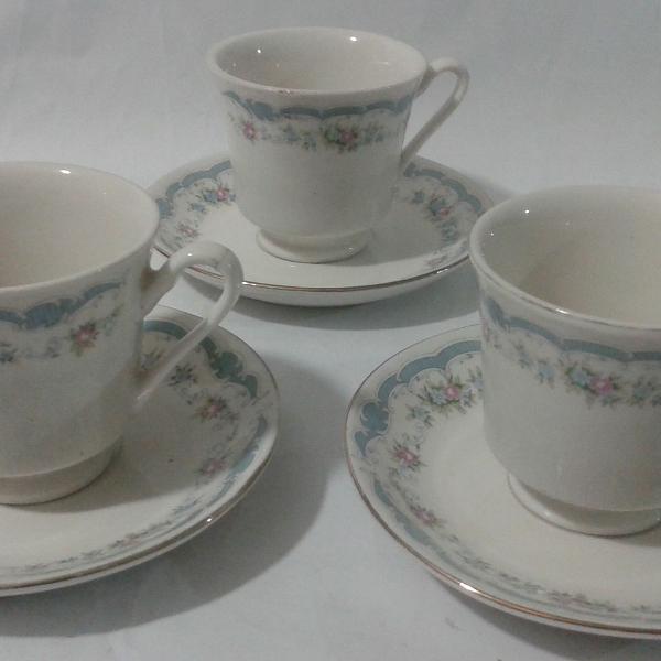 Conjunto de xícaras + pires de porcelana para café -