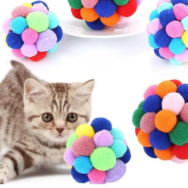 bolinha de pompons coloridos - gatos