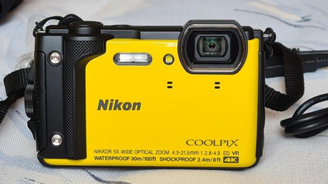 Câmera nikon coolpix w300 a prova d&#39;água (amarela e preta)