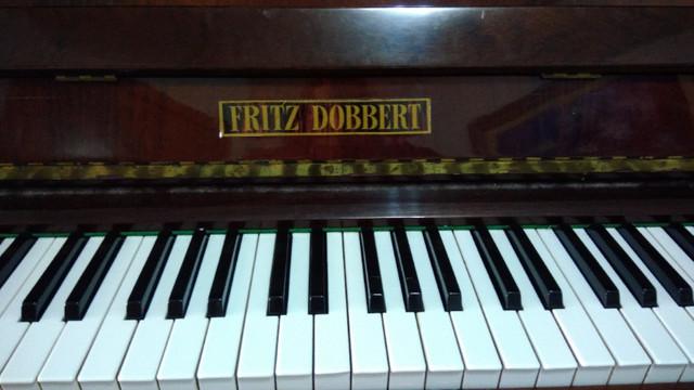 Piano fritz dobbert modelo f 126