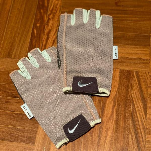 Luva esportiva feminina Nike