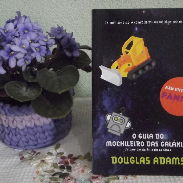 Livro "O Guia do Mochileiro das Galáxias"