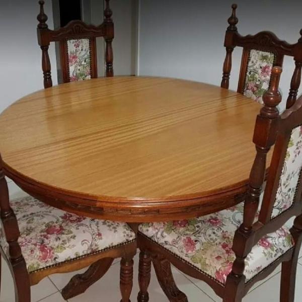 Conjunto mesa e arca oratória