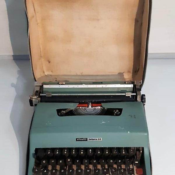 antiga máquina de escrever olivetti lettera 32 - com maleta