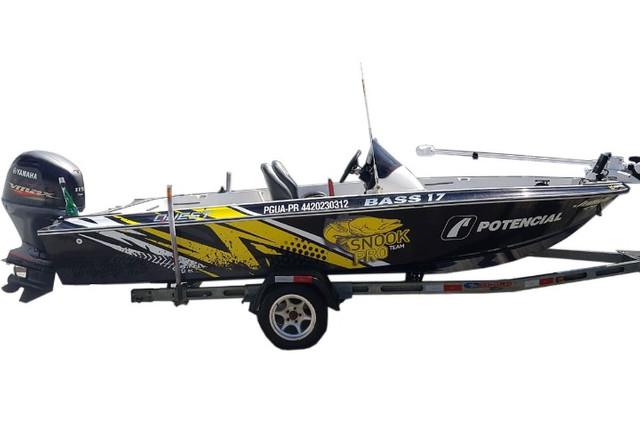 Barco Quest Bass 17 2013