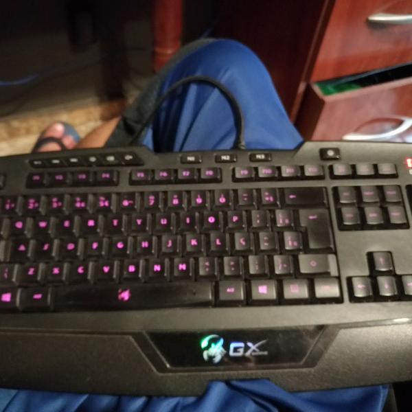 Teclado gamer genius imperator profissional