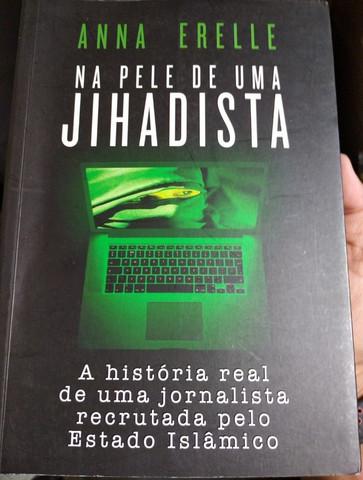 Livro semi novo todas as páginas intactas.