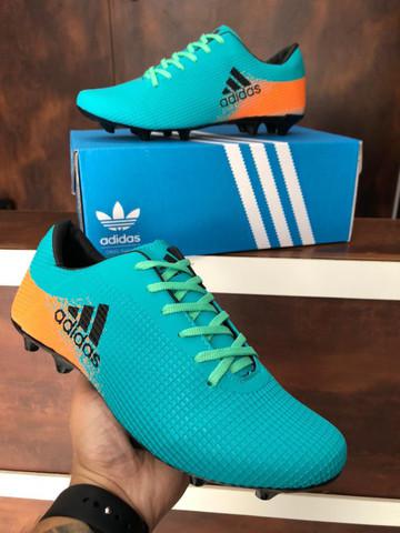 Chuteira adidas techfit - $150,00