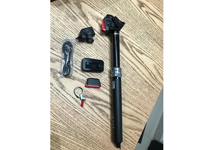 Canote Retrátil RockShox Reverb AXS