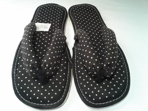 Chinelo De Quarto Dedo Poá Preto (pantufas, Temos Atacado)