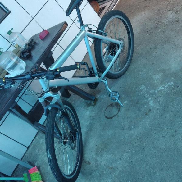 Bicicleta de alumínio