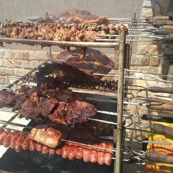 Buffet de churrasco/churrasqueiro