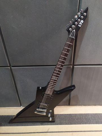 Guitarra Explorer LTD