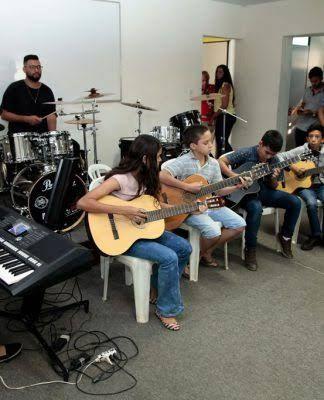 Aulas de violão, guitarra, teclado