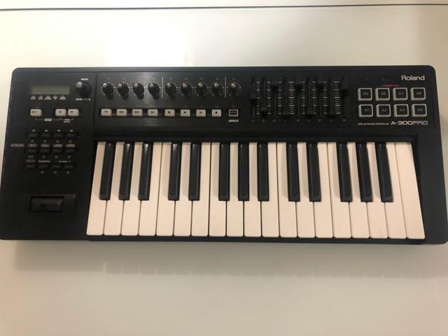 Controlador MIDI - Roland A-300 PRO