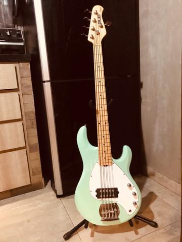 Baixo sterling music man sub 5 cordas