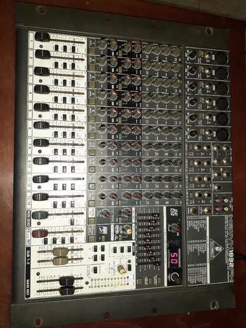 Mesa de som behringer xenyx 1832 fx