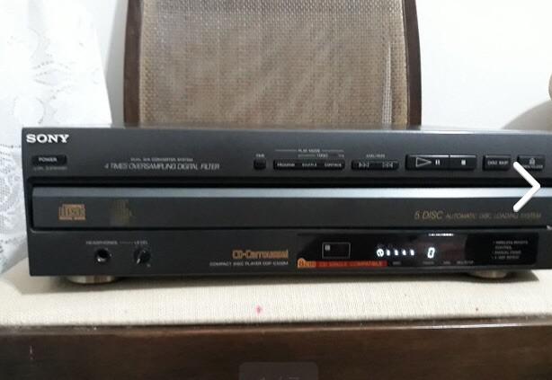 Toca CD Carrossel Sony a Laser semi-Novo