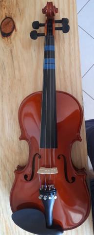 Violino novinho!! Intacto!! E case + espaleira!!