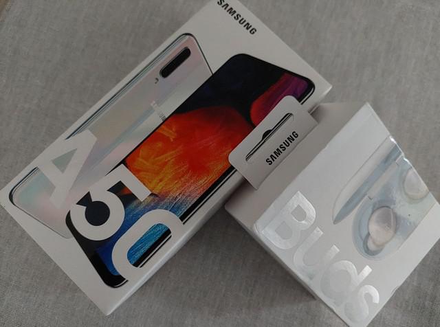 Celular Samsung Galaxy A50 (128gb) Branco + Fone Bluetooth