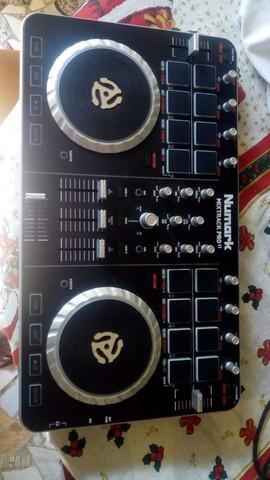 Controladora Numark Mixtrack Pro 2