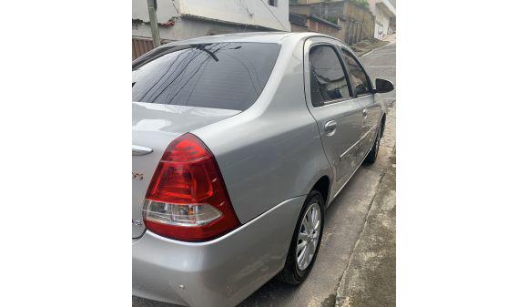 Toyota Etios Sedan 1.5 Xls 14/15 Prata