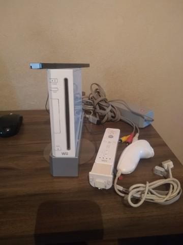 Console Nintendo Wii Desbloqueado Preto ou Branco Seminovo - Troco