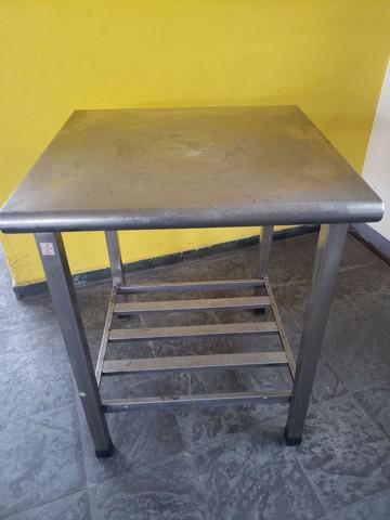 Mesa industrial de inox.