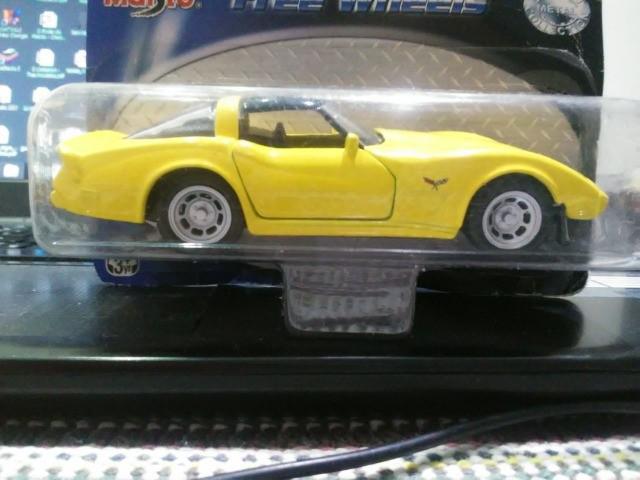 Miniatura 1979 corvette - maisto escala 1:39