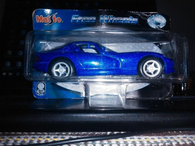 Miniatura dodge viper gts - maisto escala 1:39